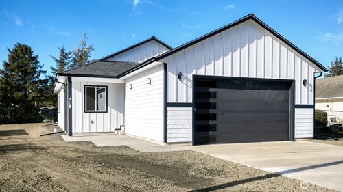 205 Canal Dr Se, Ocean Shores, WA, 98569-9797 | Card Image