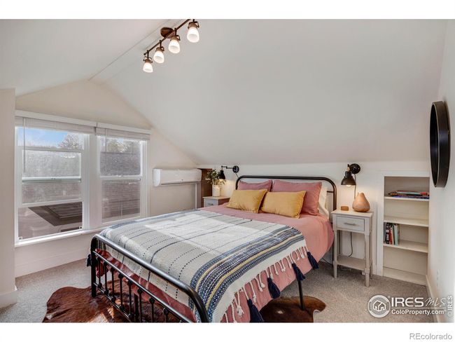 4th bedroom is upstairs | Image 25