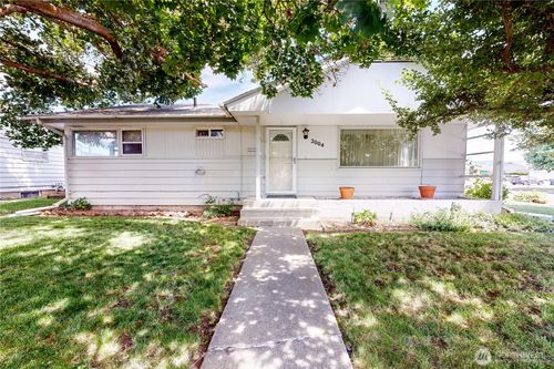 2004 Lark Dr, Walla Walla, WA, 99362-1526 | Card Image