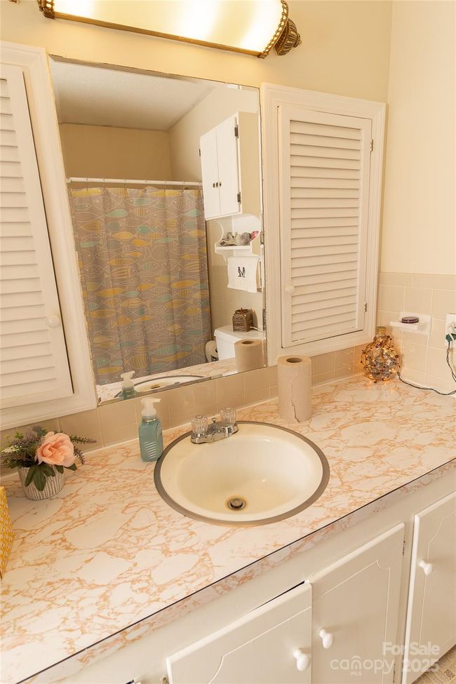 1352 W Cherokee St, House other with 3 bedrooms, 3 bathrooms and null parking in Blacksburg SC | Image 22