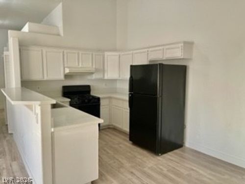 2084-2110 Los Feliz St, Las Vegas, NV, 89156-8027 | Card Image