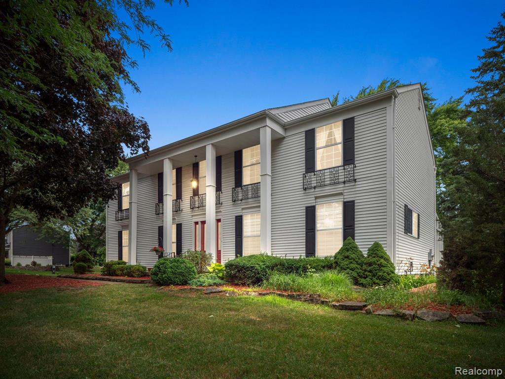 Faircastle Dr, Troy, MI 48098