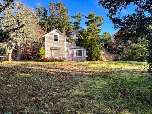 30 Pond St, Osterville, MA, 02655-1507 | Card Image