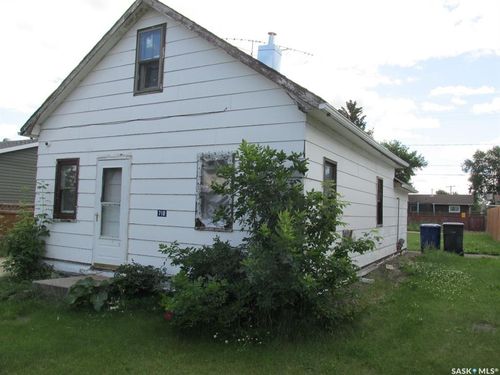 710 9th Ave W, Nipawin, SK, S0E1E0 | Card Image