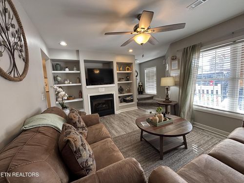 537 Orchard Valley Way, Sevierville, TN, 37862-5437 | Card Image