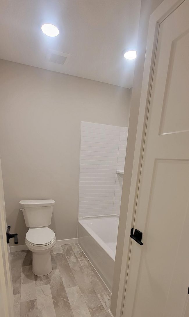 Ashton Full Bathroom Tub.jpg | Image 16