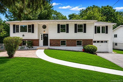 94 Crestwood Blvd, Poughkeepsie, NY, 12603-1042 | Card Image