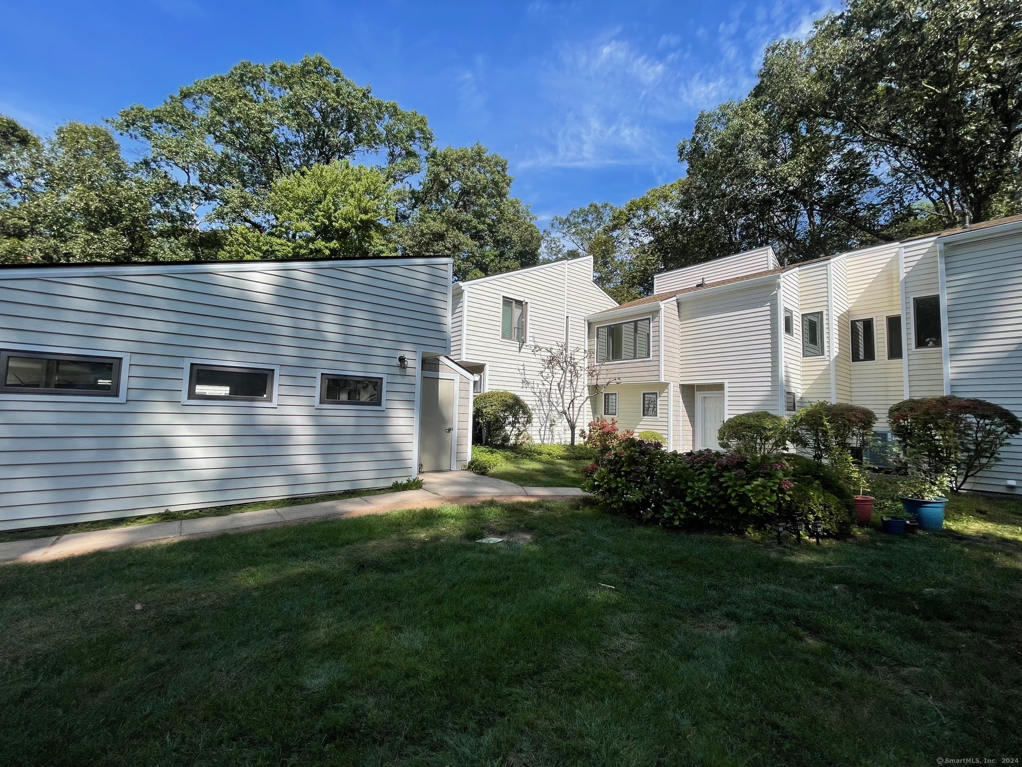 Currier Way, Cheshire, CT 06410