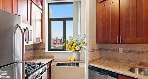 25c-303 E 43rd St, New York, NY, 10017-4836 | Card Image
