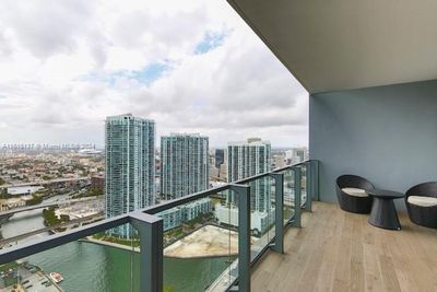 3508 - 68 Se 6th St, Condo with 1 bedrooms, 1 bathrooms and null parking in Miami FL | Image 1