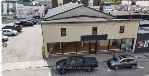 174 Albert St, Pembroke, ON, K8A4K6 | Card Image