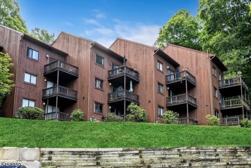 4-3 Davos Dr, Vernon, NJ, 07462-4579 | Card Image