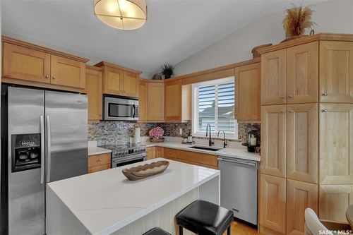 4-2751 Windsor Park Rd, Regina, SK, S4V1H1 | Card Image