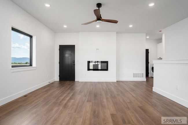 823 Booshway St, Condo with 5 bedrooms, 3 bathrooms and 2 parking in Driggs ID | Image 6
