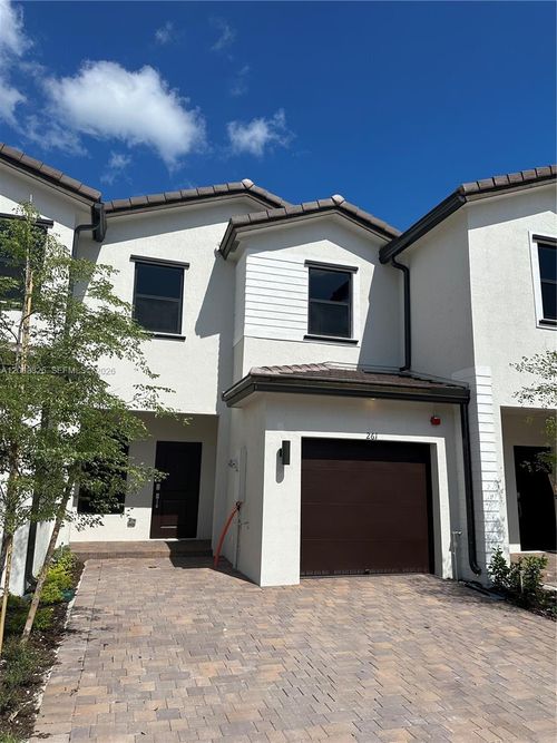 261 Sw 159th Way, Pembroke Pines, FL, 33027-4243 | Card Image