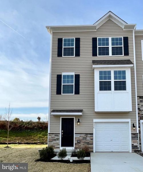 8309 Alexander Ct, BREINIGSVILLE, PA, 18031-8756 | Card Image