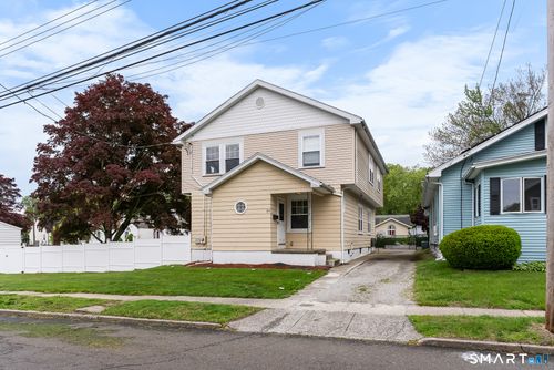 39 Woodcrest Ave, Stratford, CT, 06614-4837 | Card Image