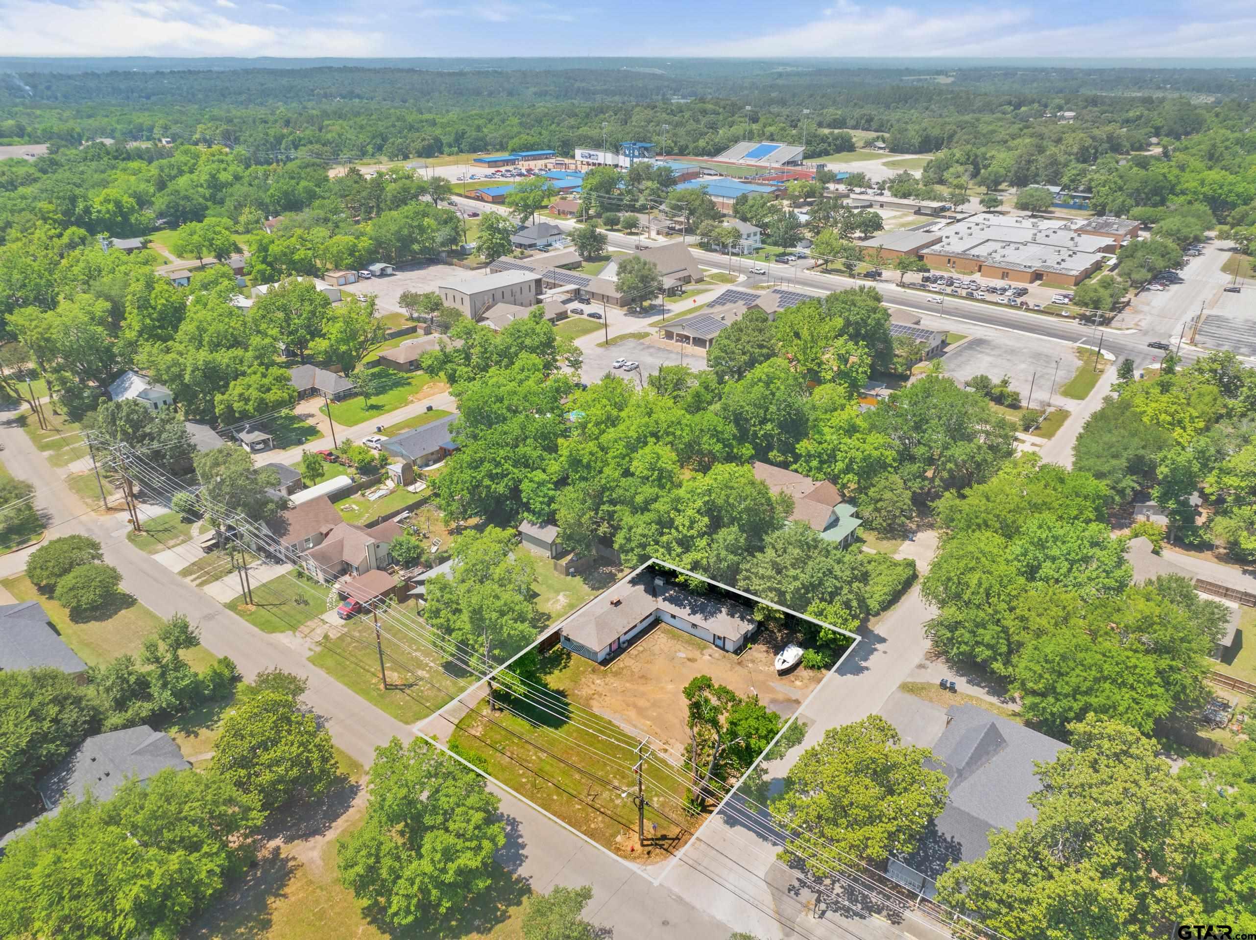 207 S College St, Lindale, TX 75771