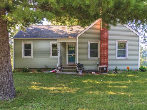 208 Reagan Dr, Eureka, IL, 61530-1560 | Card Image