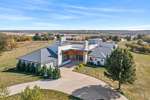 31600 Silverado Ln, Waukee, IA, 50263-7081 | Card Image