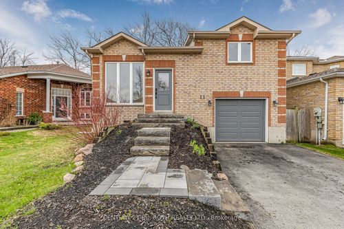 11 Masters Dr, Barrie, ON, L4M6W4 | Card Image
