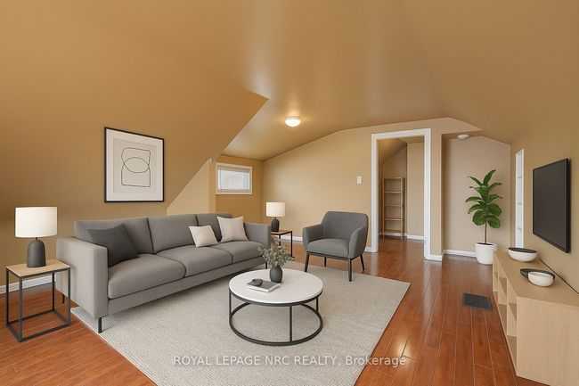 4160 Dorchester Rd, Home with 3 bedrooms, 2 bathrooms and 4 parking in Niagara Falls ON | Image 16