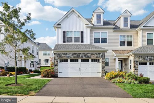 8 Lacey Ln, Warminster, PA, 18974-2863 | Card Image