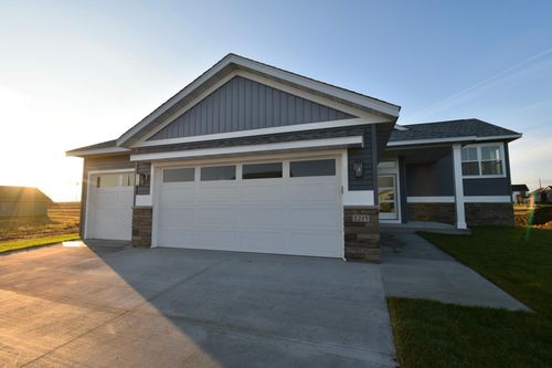 2215 Elk Run Dr Se, Pine Island, MN, 55963-2824 | Card Image