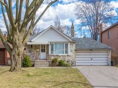 lower-31 Fairlin Dr, Etobicoke, ON, M9B4J1 | Card Image