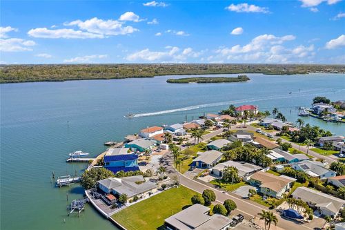 330 176th Avenue Cir, REDINGTON SHORES, FL, 33708-1225 | Card Image