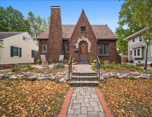 2015 E Taylor St, Bloomington, IL, 61701-5715 | Card Image