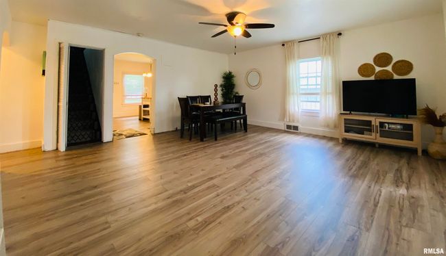 245 W Mcclernand Ave, House other with 5 bedrooms, 2 bathrooms and null parking in Shawneetown IL | Image 10