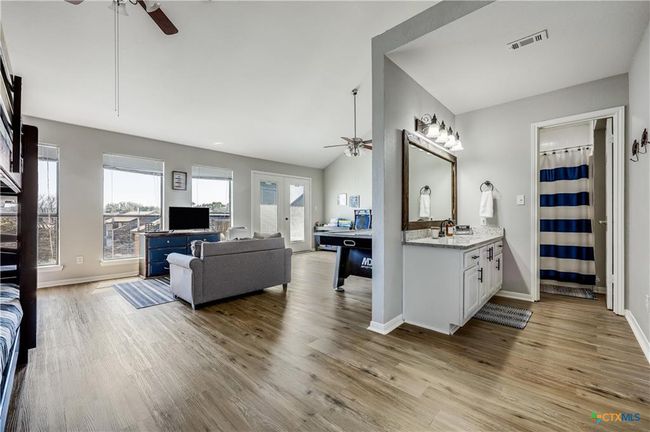 171 Comanche Pt, Townhouse with 3 bedrooms, 3 bathrooms and null parking in Point Venture TX | Image 21