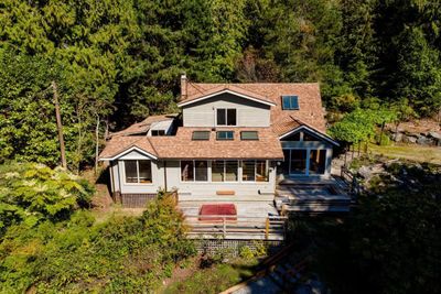 687 Windjammer Rd, House other with 3 bedrooms, 2 bathrooms and 6 parking in Bowen Island BC | Image 2