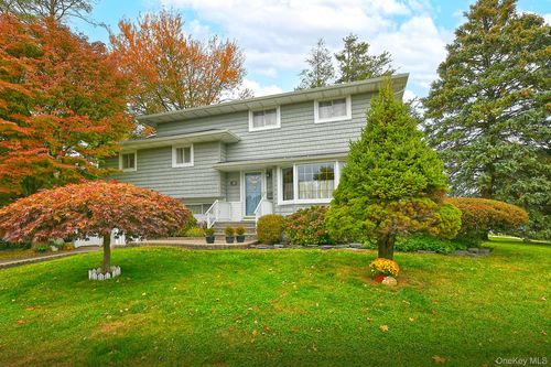 28 Halcourt Dr, Plainview, NY, 11803-6230 | Card Image