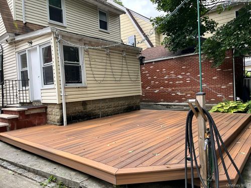 21 Nassau Rd, Great Neck, NY, 11021-4047 | Card Image
