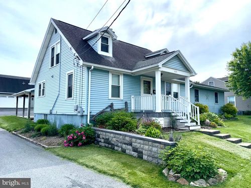 329 Tyrone St, GREENCASTLE, PA, 17225-1047 | Card Image