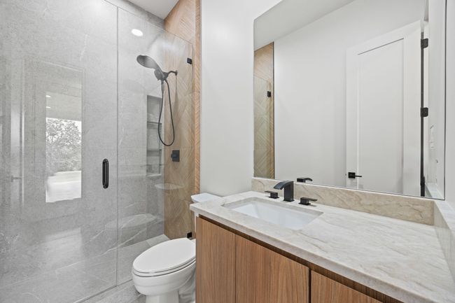 Guest quarters bath | Image 24