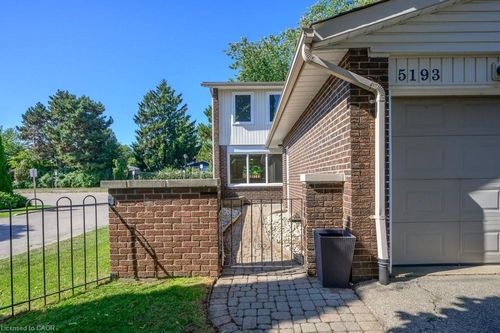5193 Banting Crt, Burlington, ON, L7L2Z4 | Card Image