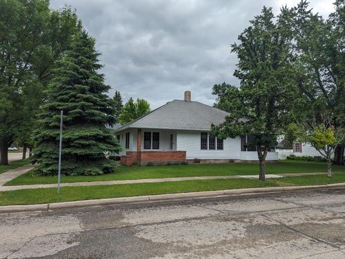 107 7th Ave W, Lisbon, ND, 58054-4202 | Card Image