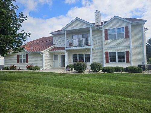 4-720 Wood River Court, West Bend, WI, 53095 | Card Image