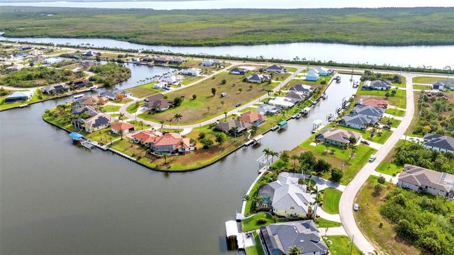 15490 Seafoam Cir, House other with 3 bedrooms, 3 bathrooms and null parking in PORT CHARLOTTE FL | Image 71