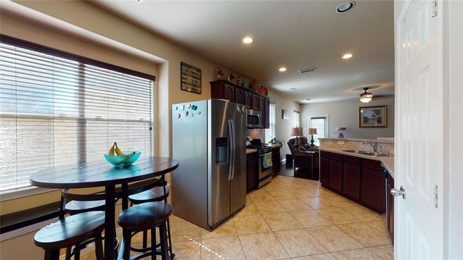 13112 Southern Way Ln, House other with 3 bedrooms, 2 bathrooms and 2 parking in Pearland TX | Image 9