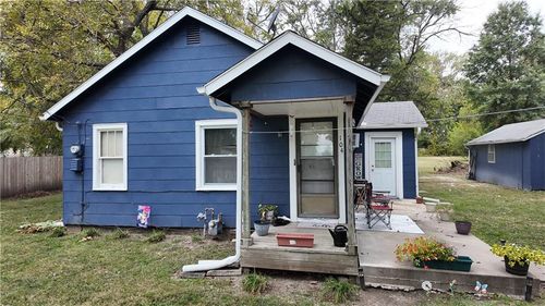 104 S Iowa St, Archie, MO, 64725-9568 | Card Image