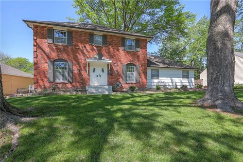 9724 Outlook Dr, Overland Park, KS, 66207-2849 | Card Image