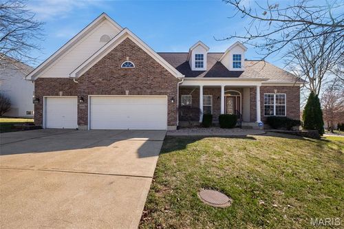 332 Remington Way Dr, Ballwin, MO, 63021-6375 | Card Image