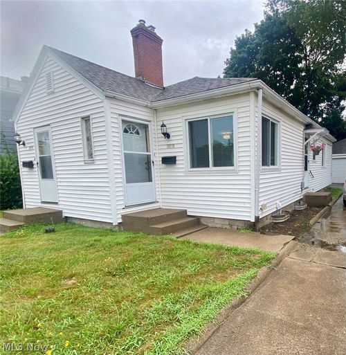 1093 N Main St, Akron, OH, 44310-1457 | Card Image