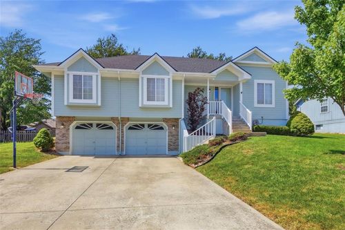 1534 Ne Stonewood Dr, Lee's Summit, MO, 64086-3547 | Card Image