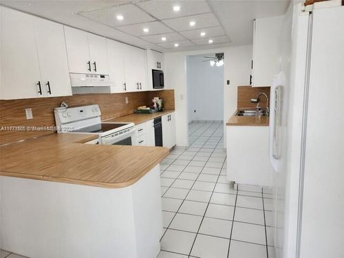 857 W 79th Pl, Hialeah, FL, 33014-3571 | Card Image