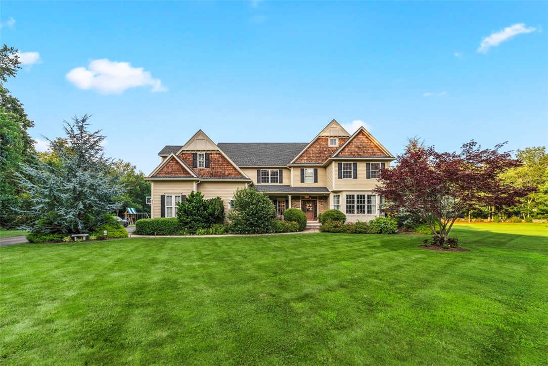 Finch Ln, Saunderstown, RI 02874